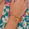 Madam Peach | Armband - Logo's en steentjes - Goud