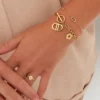 Madam Peach | Armband - Logo's en steentjes - Goud