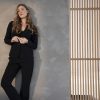 &Co Woman | Phileine Travelstof - Black. De Travelstof blazer voor iedere vrouw in zwart