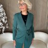 Lady Day - Blazer Lois - Mystic Green - Travelstof - Damesblazer - Jasje - Ceintuur - Donkergroen.