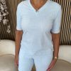 Mi Piace - T shirt V Hals Lange Mouw - Light Blue | Off White Linen Print