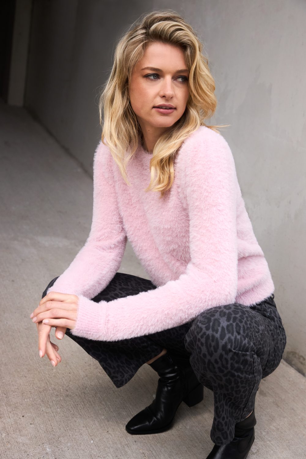 Red Button - Fuzzy Puff sleeve - Pink