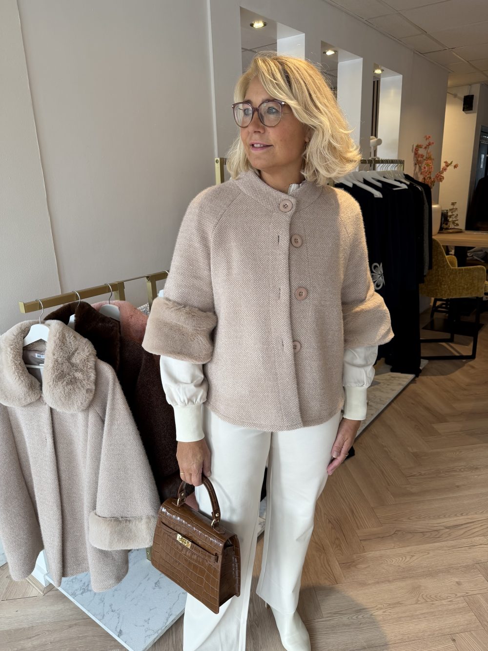 Madam Peach - Poncho - Beige