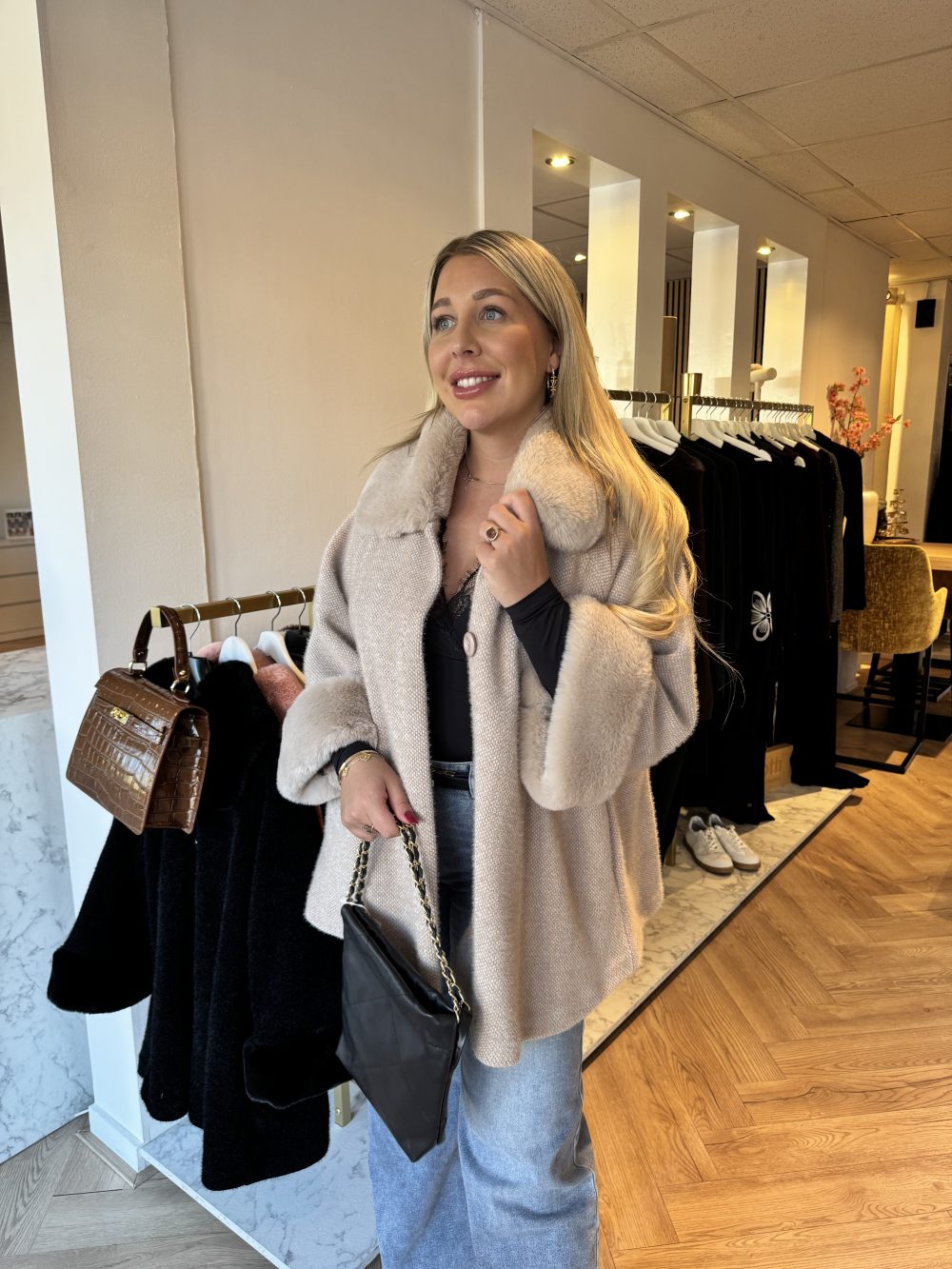 Madam Peach - Mantel - Beige