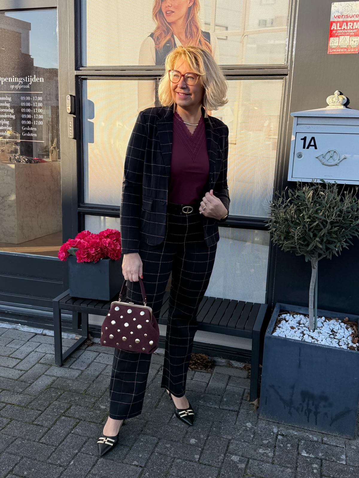 Mi Piace - Travelstof Blazer Check Herringbone Print - Black | Burgundy - Afbeelding 5