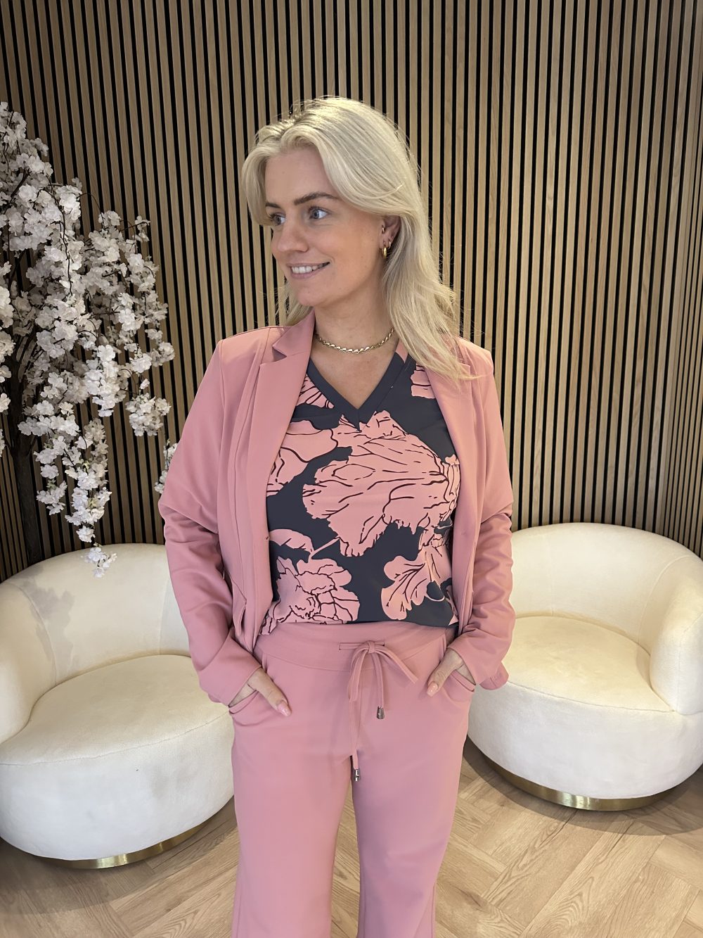 Mi Piace - T Shirt V Neck Big Flower Print - Dark Grey