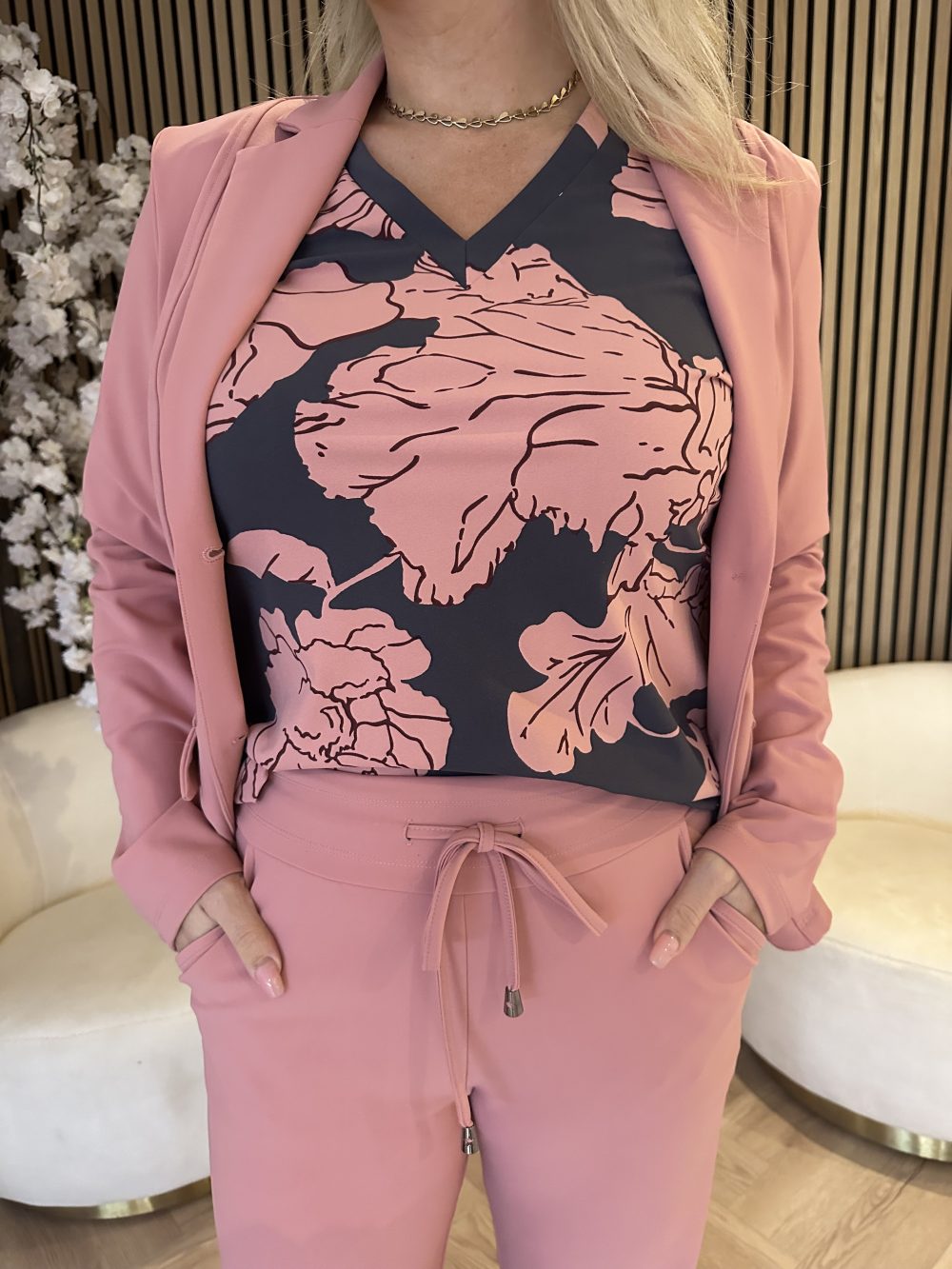 Mi Piace - T Shirt V Neck Big Flower Print - Dark Grey