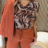 Mi Piace - T Shirt V Neck Swirly Print - Rust