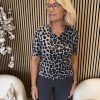 Mi Piace - T Shirt V Neck Leopard Print - Grey