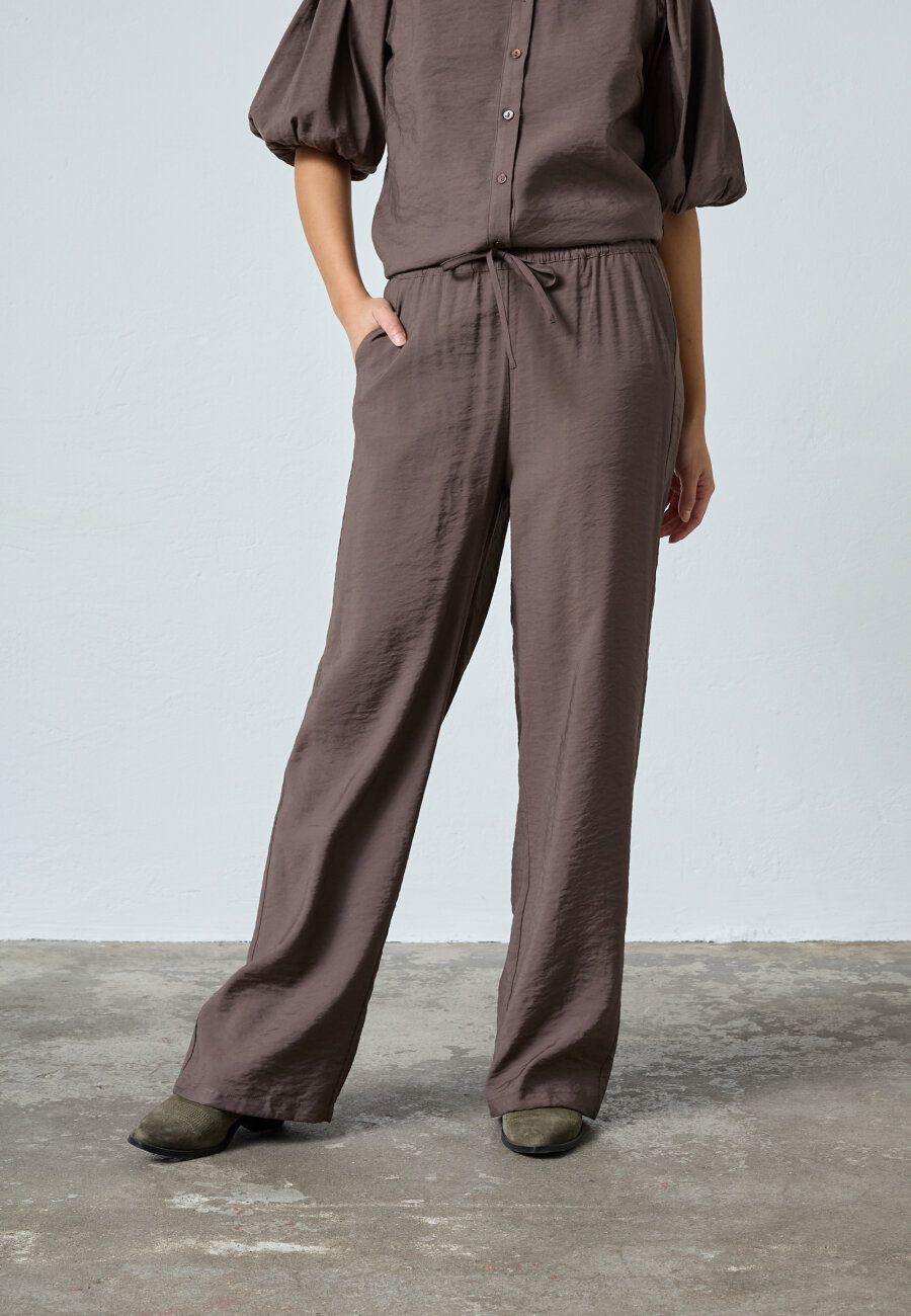 Sisters Point - Ella-pa3 - Chocolate