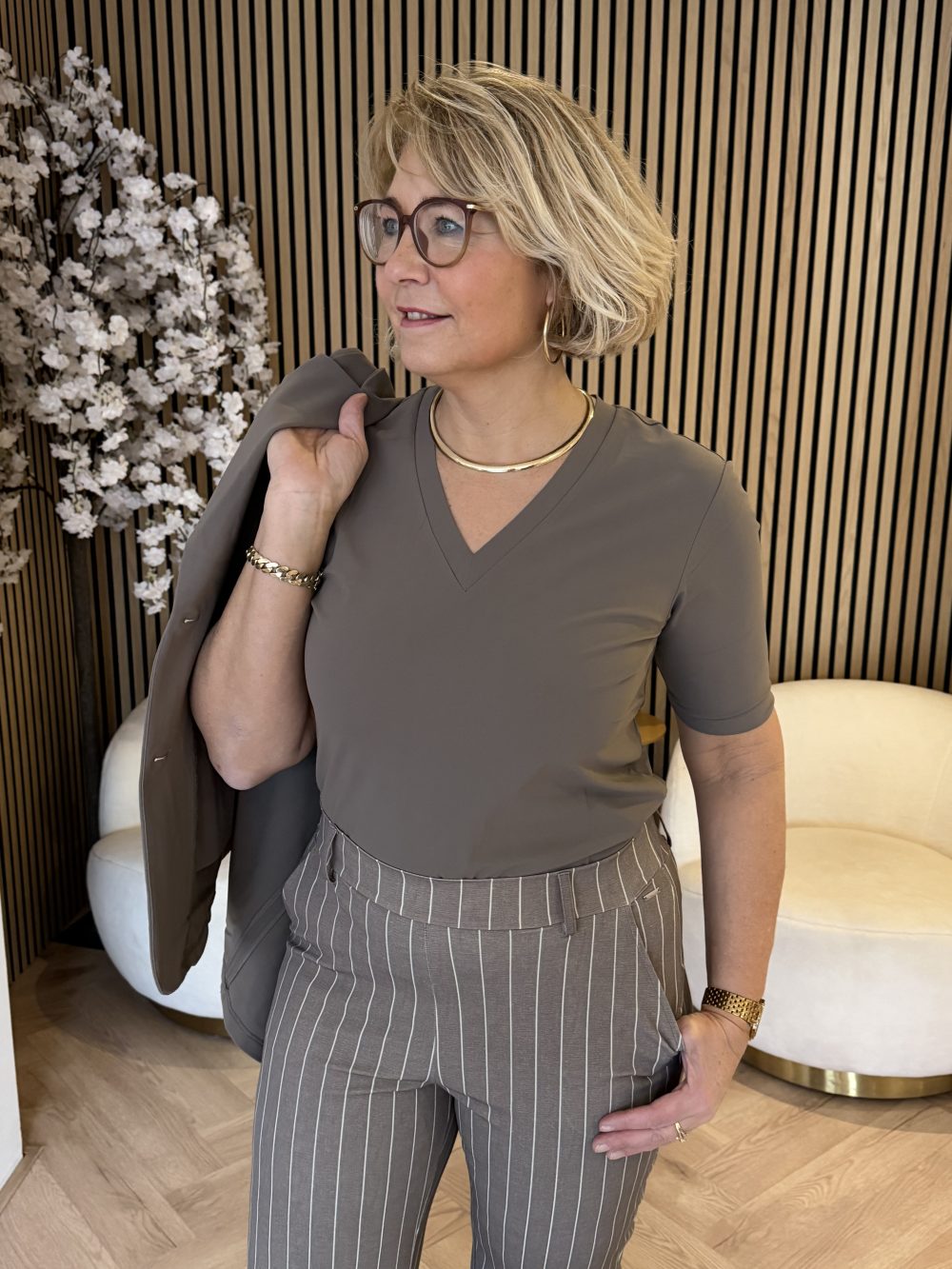 Mi Piace - T Shirt V Neck - Falcon