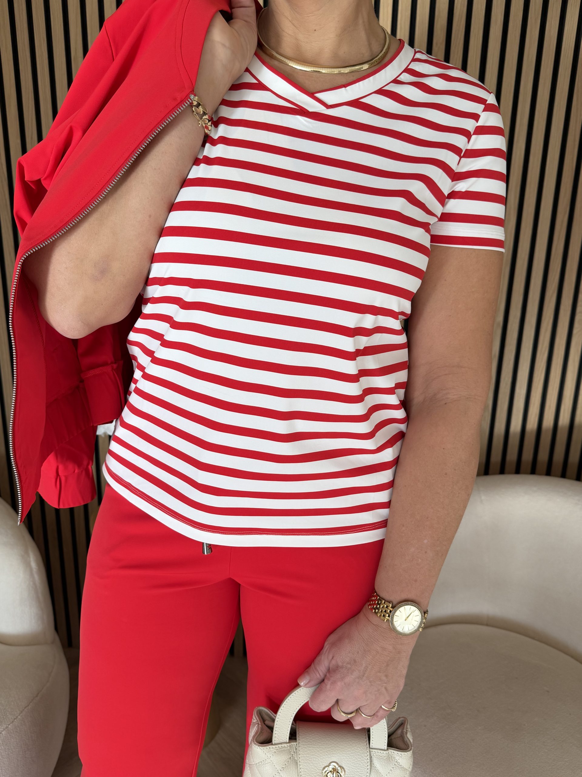 Mi Piace - T-shirt V Hals Stripe - Red | Off W.