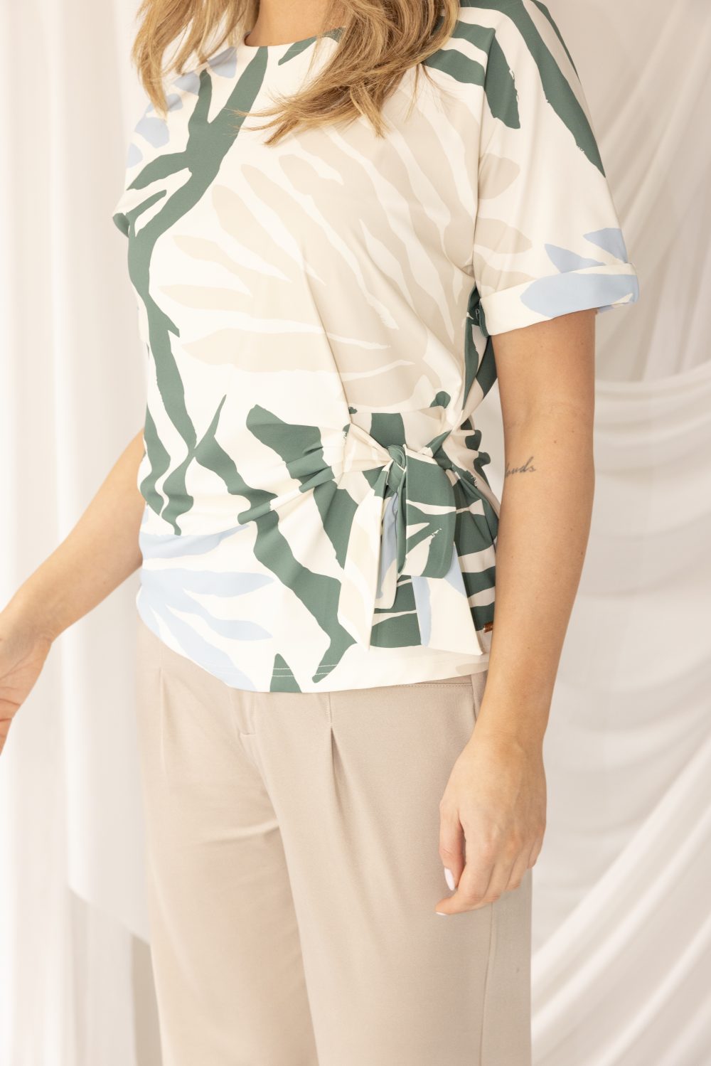 Kimara - Negin Travelstof Top - Leaf me Here Green Bay