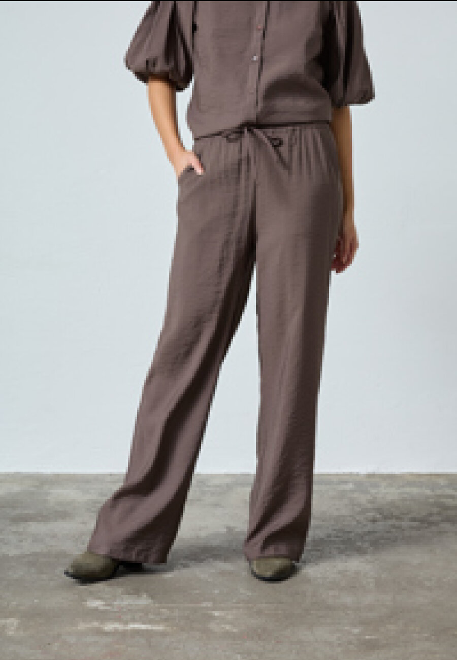 Sisters Point - Ella-pa3 - Chocolate