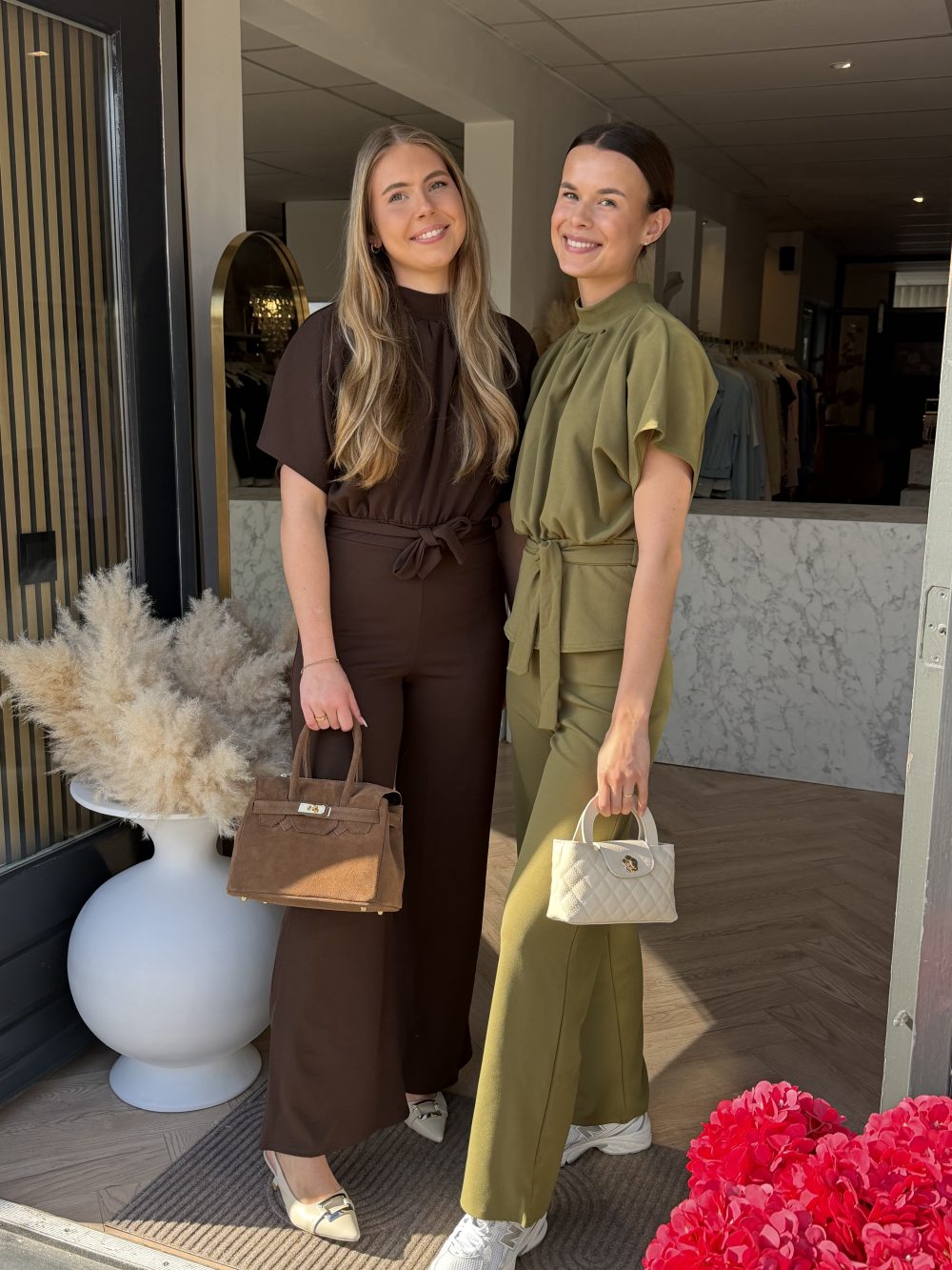 Sisters Point - Girl-ju - D. Chocolate | Morgen in huis!