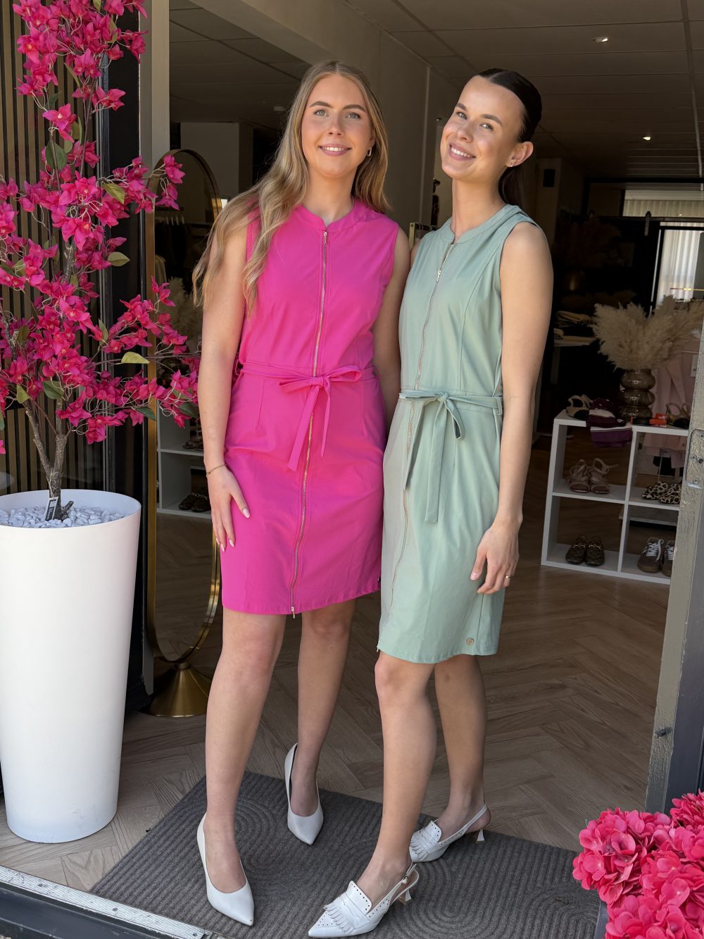 Triple Nine - Dress cut sleeves with zip and belt - Sage green