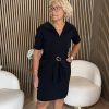 Triple Nine - Dress with broad collar and belt - Black | Morgen in huis!