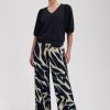 Lady Day - Amie-V Travelstof Top - Black/ Lady Day - Mille Trousers - Leya print