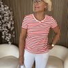 Piace - T-shirt V Hals Stripe Travel - Red | Off W.