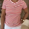 Piace - T-shirt V Hals Stripe Travel - Red | Off W.